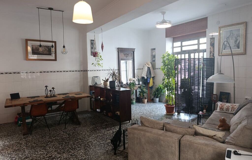 2548 lounge