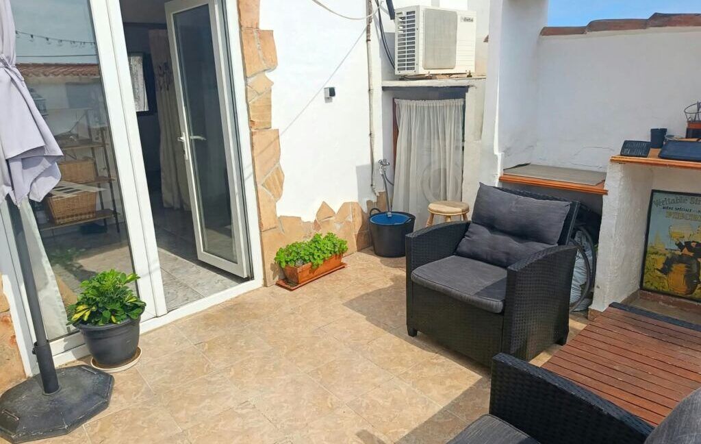 2549 mid terrace 2