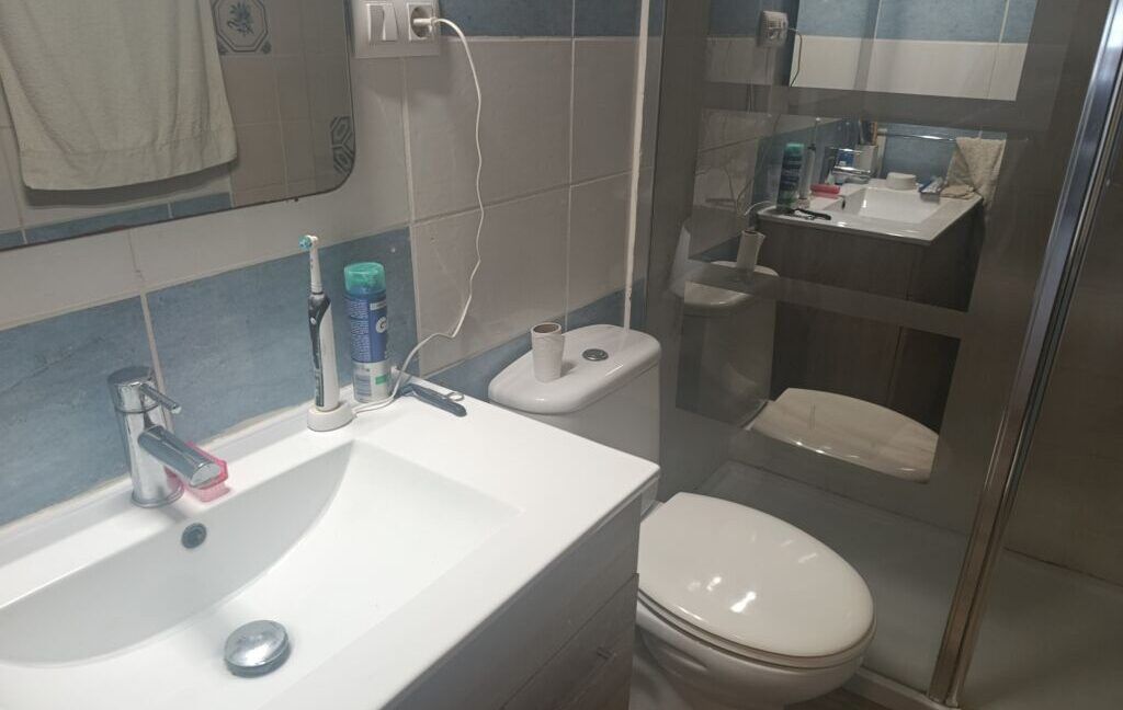 2549 showe room1