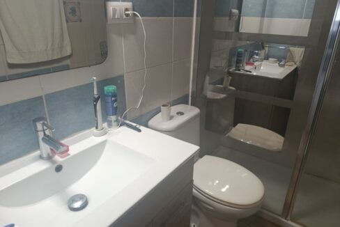 2549 showe room1