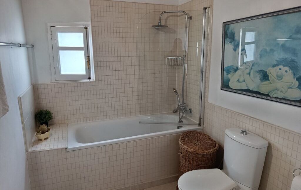 2551 bathroom2