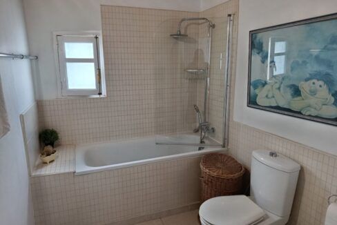 2551 bathroom2