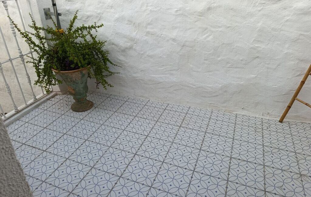 2551 mid terrace