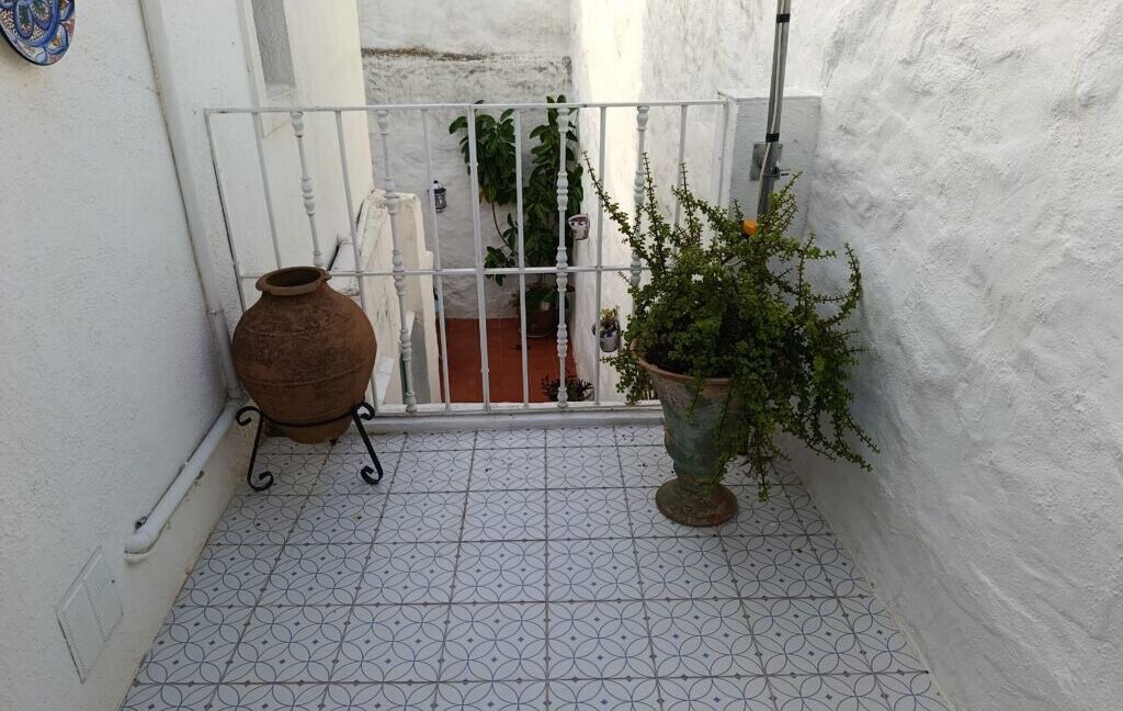 2551 mid terrace 2