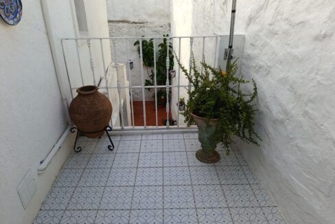 2551 mid terrace 2